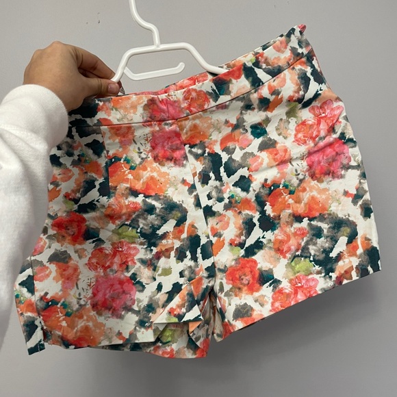 Floral shorts - Picture 2 of 2
